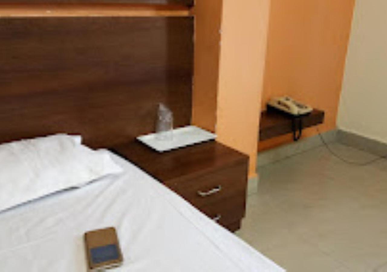 Hotel Mayur Restaurant Chandrapur Exterior foto